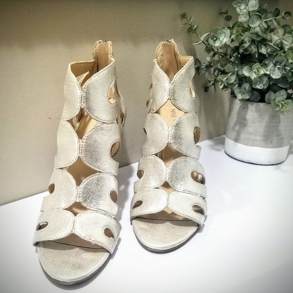 Nine West Silver Heels - Picture 2 of 8